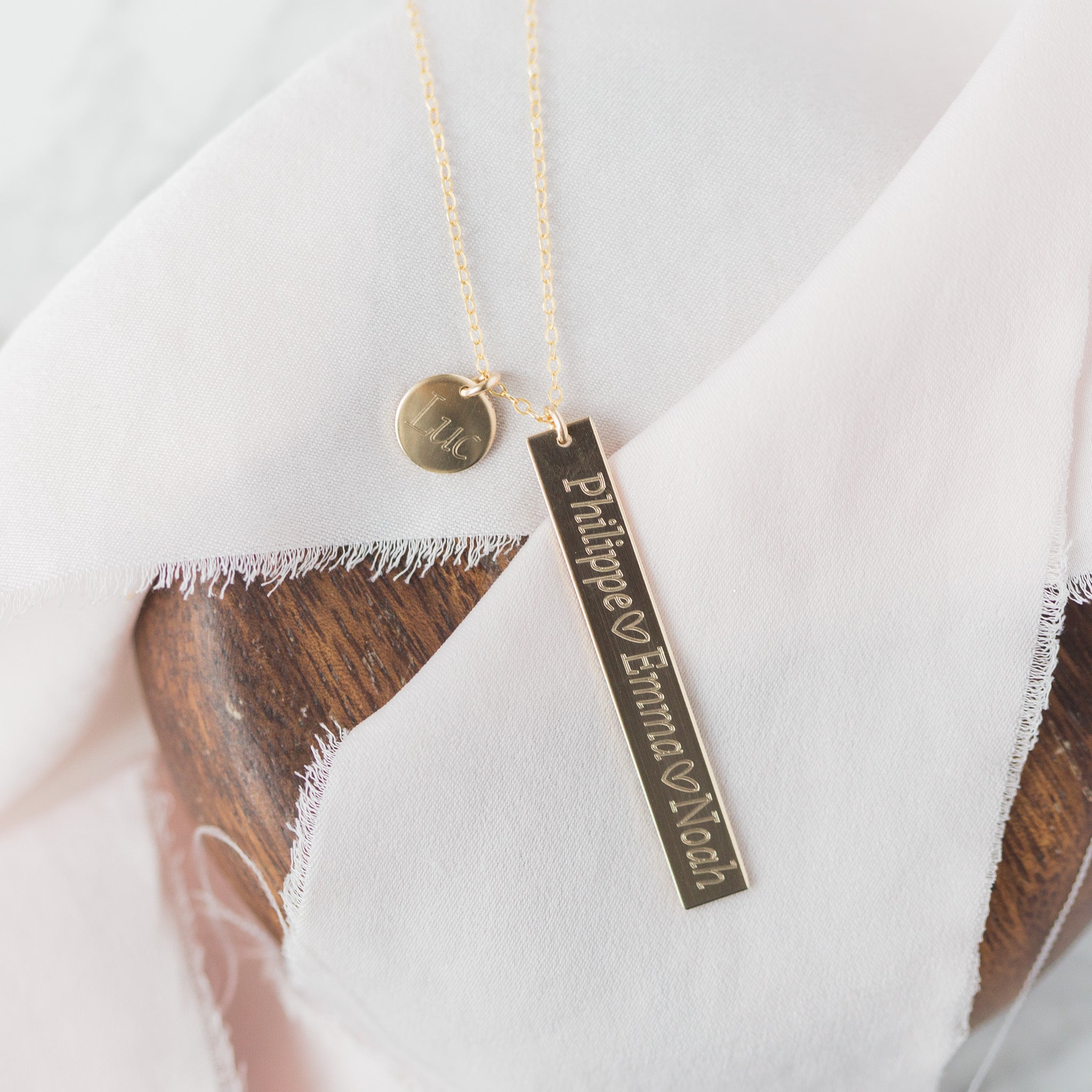 Personalized Vertical Bar Necklace with Engraving – Lemoi Jewelry |  Customize your jewelry.